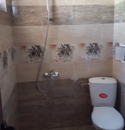 Sirakovata Kushta בית הארחה 3*